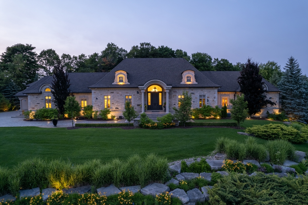 AI in Real Estate Photography: Why Technology Supports Photographers, but Can’t Replace Them